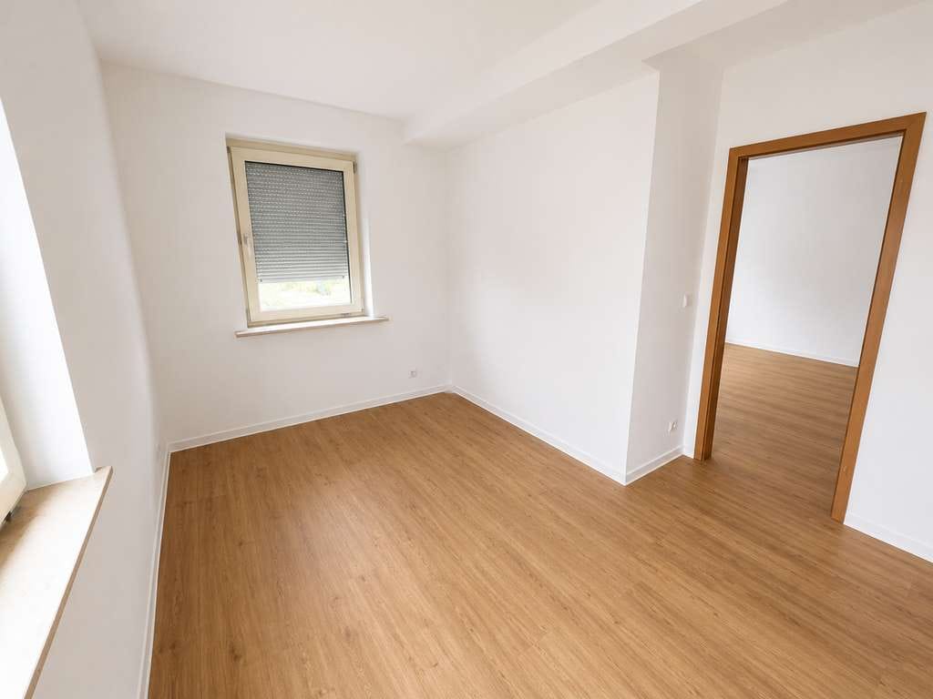 Immobilie in Winnenden - Gepflegte Doppelhaushälfte mit Balkon, Innenhof und vielseitigem Entwicklungspotenzial in Winnenden - Bild 4