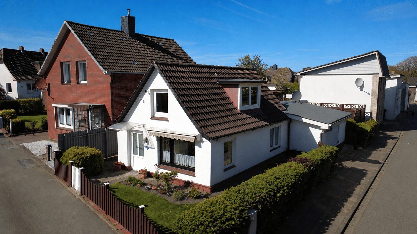 Immobilie in Wesselburen - Gemütliches Einfamilienhaus mit Garten & modernisiertem Innenbereich in Wesselburen - Bild 0