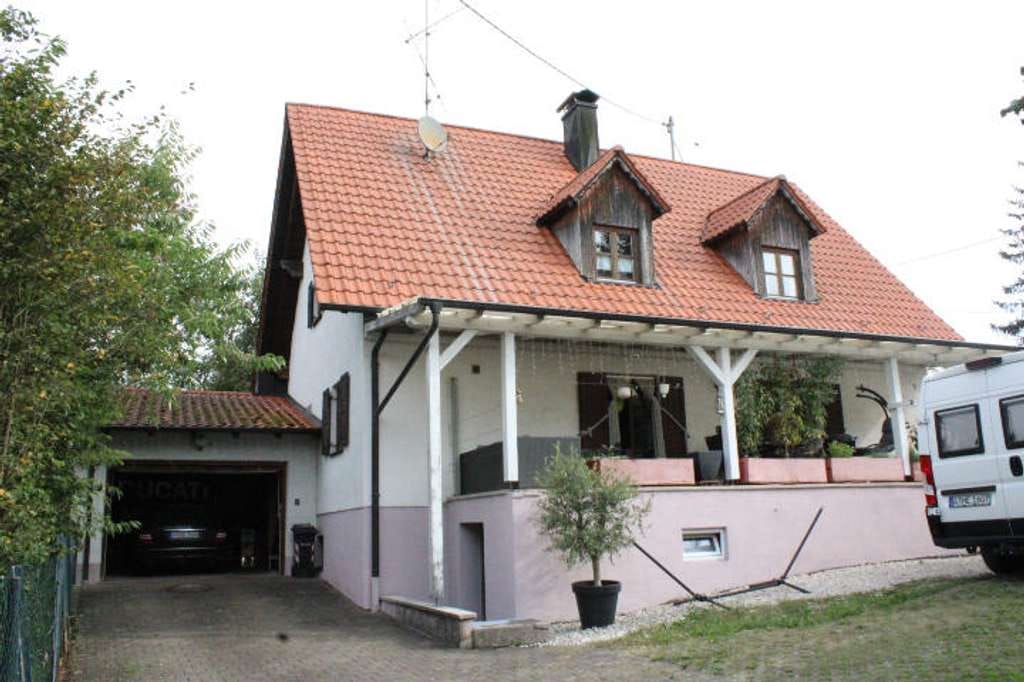 Immobilie in Mickhausen - Haus sucht Handwerker! Schön gelegenes Einfamilienhaus in Mickhausen - Bild 0