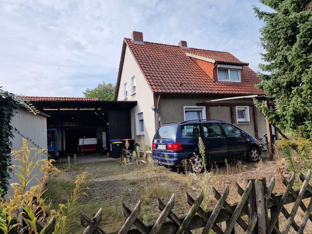 Immobilie in Uetze - Haus in bester Lage direkt in Uetze - Sanierung notwendig - Bild 1