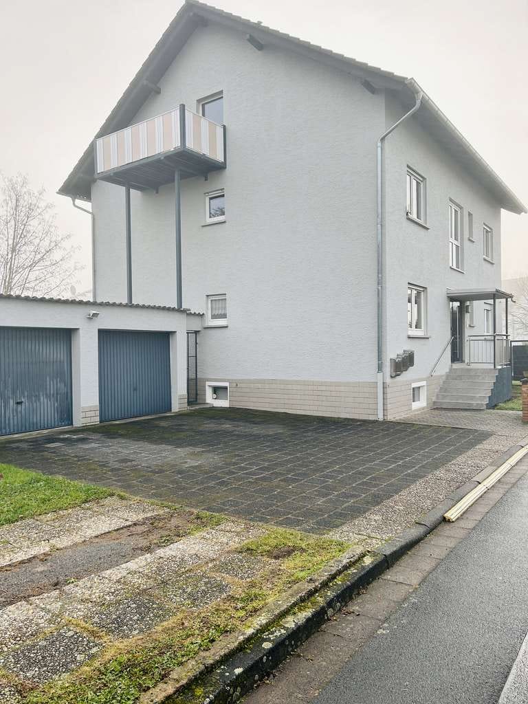 Immobilie in Großkrotzenburg - Vermietete Dachgeschosswohnung mit Balkon in Großkrotzenburg - Bild 0