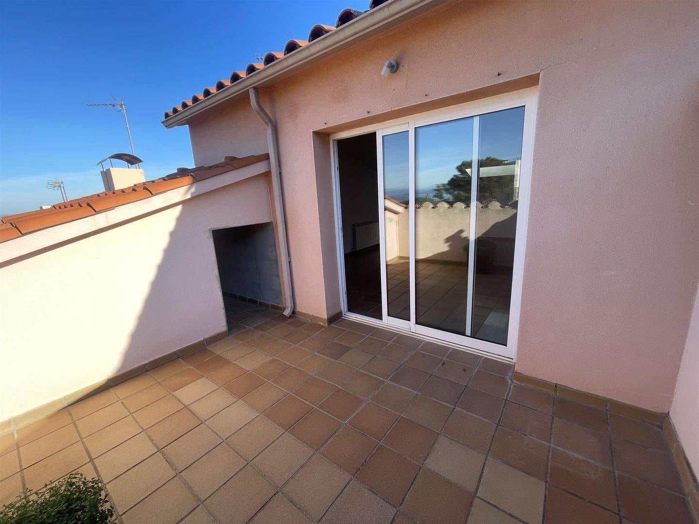Immobilie in Wesenberg - Doppelhaushälfte mit Garten, Terrasse und großer Garage in Begur - Bild 2