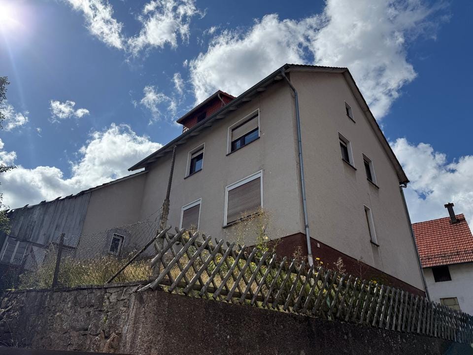 Immobilie in Nentershausen - Einfamilienhaus mit Scheune in idyllischer Lage – viel Platz für die ganze Familie! - Bild 0