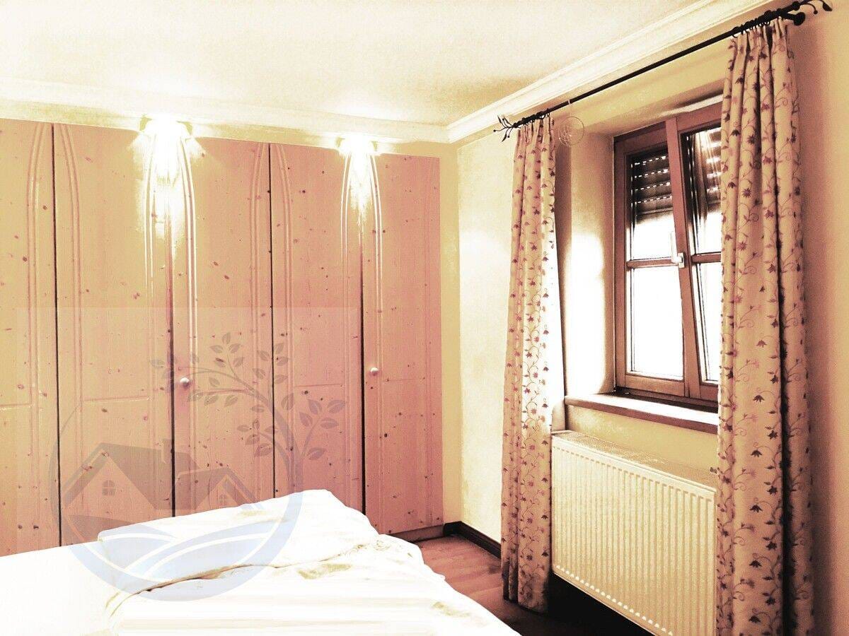 Immobilie in Kaufbeuren - Attraktives Stadthaus mit Garagenanlage, zentrale Lage - Bild 4