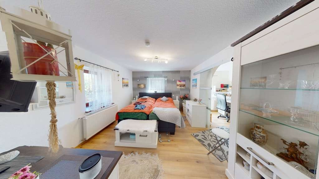 Immobilie in Halle (Saale) - *Perfekt für Familien: Haus in Halle mit 5 Zimmern nahe der Elster-Saale-Aue* - Bild 3