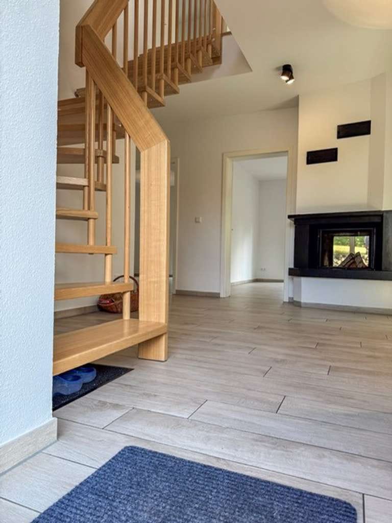 Immobilie in Stechlin - Neuwertiges Einfamilienhaus am Stechlinsee – Wohnen mitten in Natur mit eigenem Waldgrundstück - Bild 2