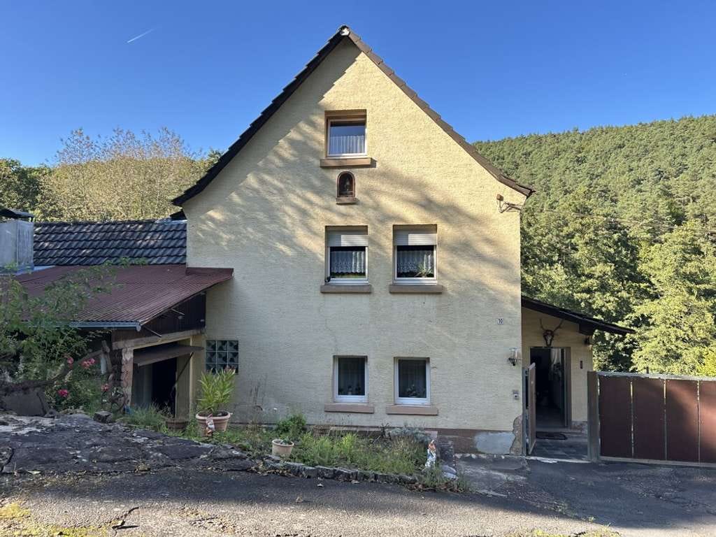 Immobilie in Leidersbach - Mitten in der Natur: Gemütliches Wohnhaus mit großem Grundstück und Blick ins Grüne! - Bild 1
