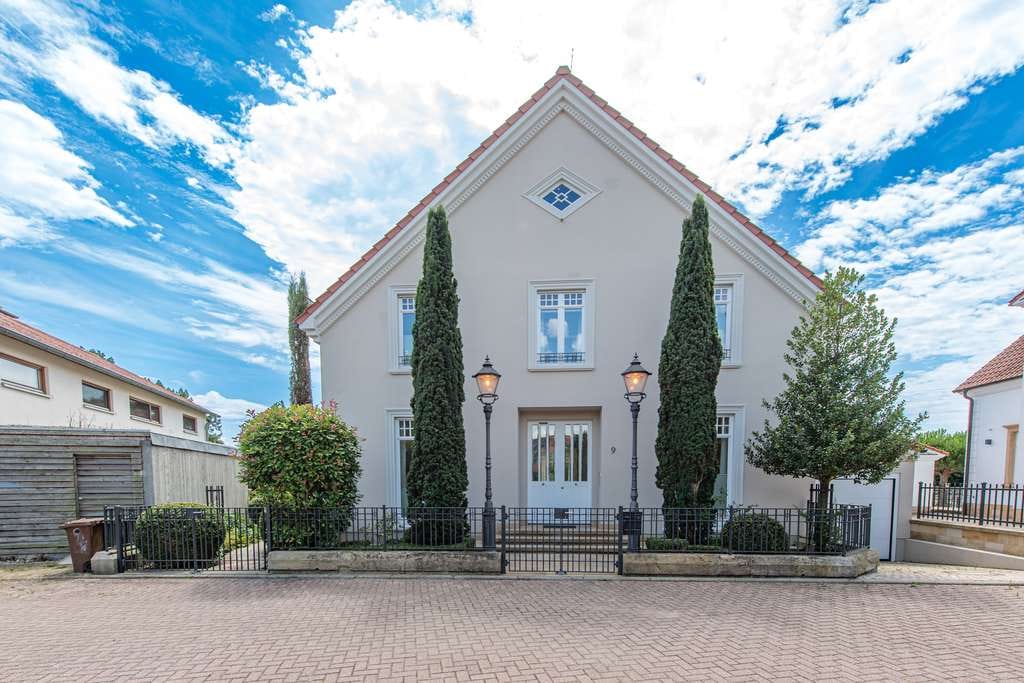 Immobilie in Minfeld - Exklusive Villa mit Pool und Panoramablick in bester Lage von Minfeld - Bild 2
