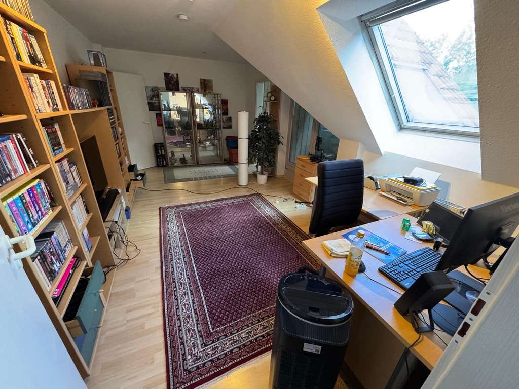 Immobilie in Karlsfeld - Helle 2-Zimmer-Dachgeschosswohnung in ruhiger Wohnlage in Karlsfeld zu verkaufen! - Bild 2