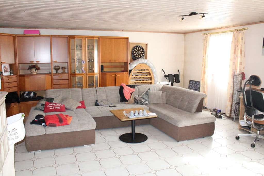 Immobilie in Mickhausen - Haus sucht Handwerker! Schön gelegenes Einfamilienhaus in Mickhausen - Bild 1
