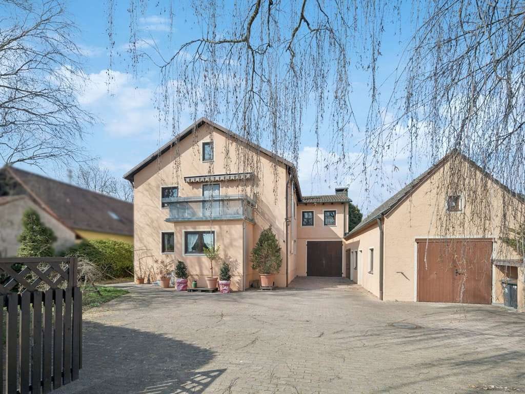 Immobilie in Hallbergmoos - Wunderschönes Zweifamilienhaus in begehrter und ruhiger Lage von Hallbergmoos - Bild 0