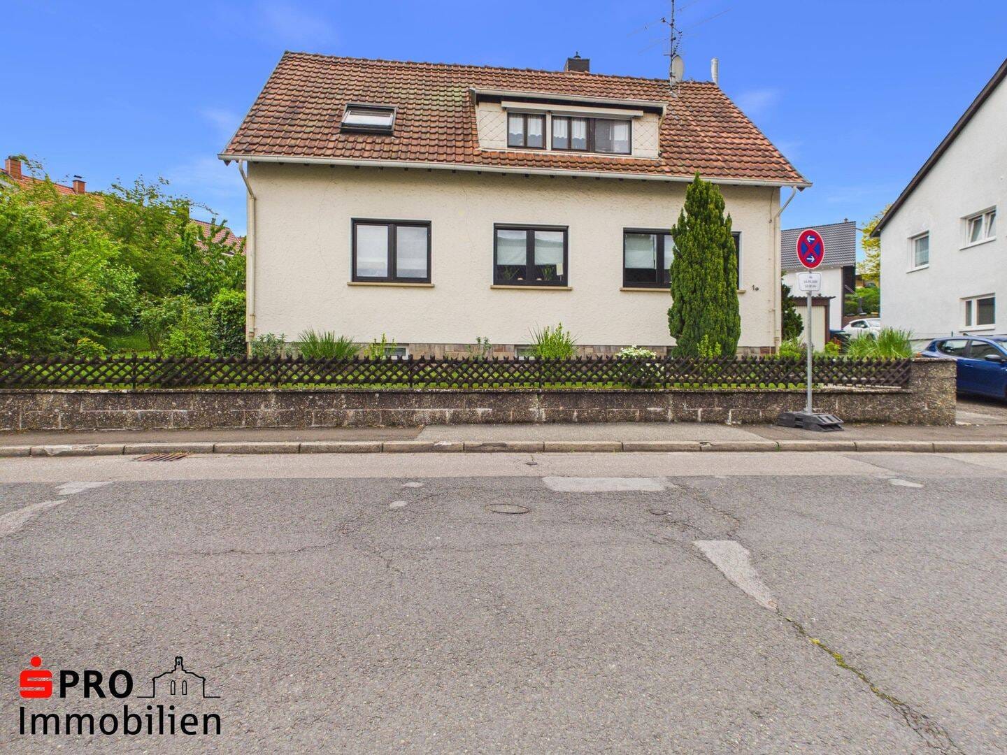Immobilie in Kirkel - Gepflegtes Zweifamilienhaus mit Terrasse, Garten & Garage - Bild 1