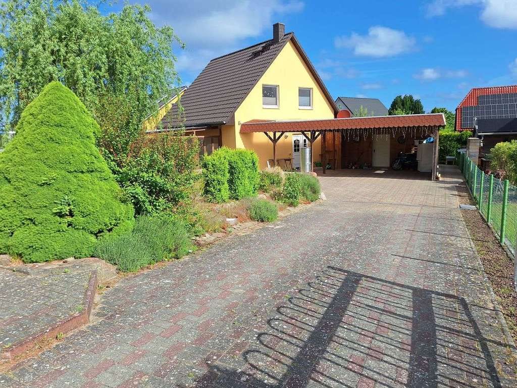 Immobilie in Lubmin - Einfamilienhaus mit Kamin und Doppelcarport in Wusterhusen bei Lubmin - Bild 0