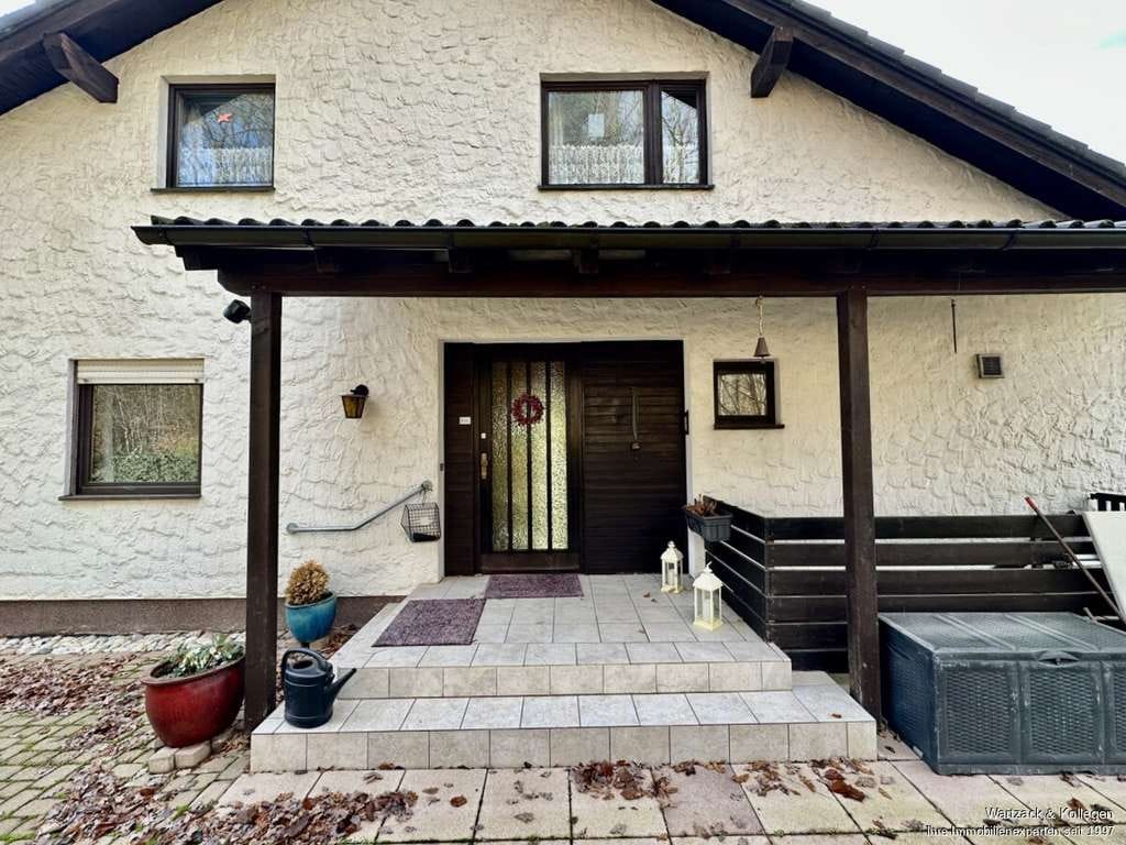 Immobilie in Ammerndorf - * Paradies mit Aussicht *
Einfamilienhaus 
mit Einliegerwohnung 
auf wunderschönem Grundstück - Bild 3