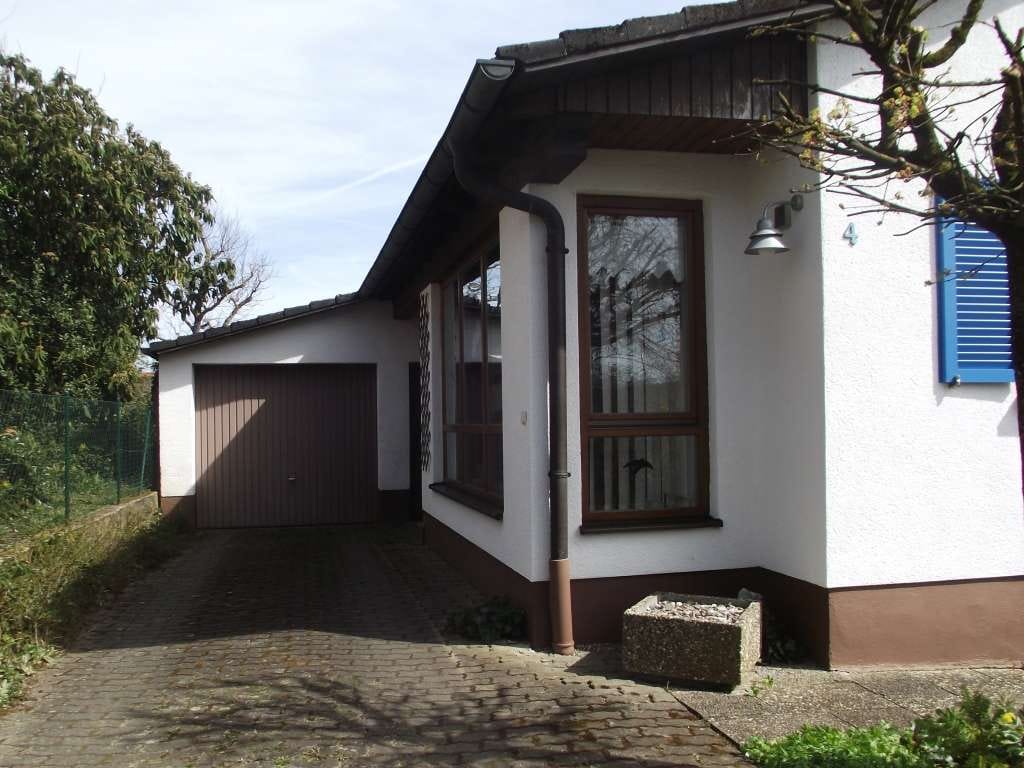 Immobilie in Uehlfeld - Lichtdurchfluteter, gepflegter, barrierearmer Bungalow mit Garage in Uehlfeld (130m², 3,5 Zi.) - Bild 3