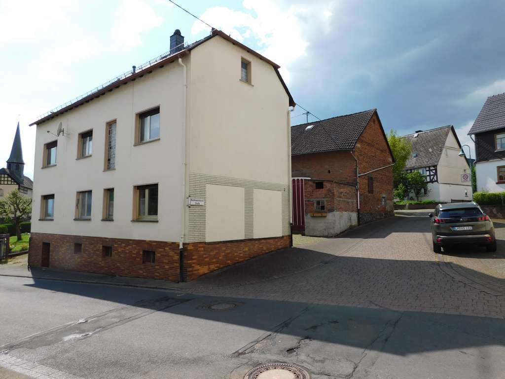 Immobilie in Elbtal - Einfamilien mit Scheune, Stall, Garage, Stellplatz und Innenhof - Bild 2