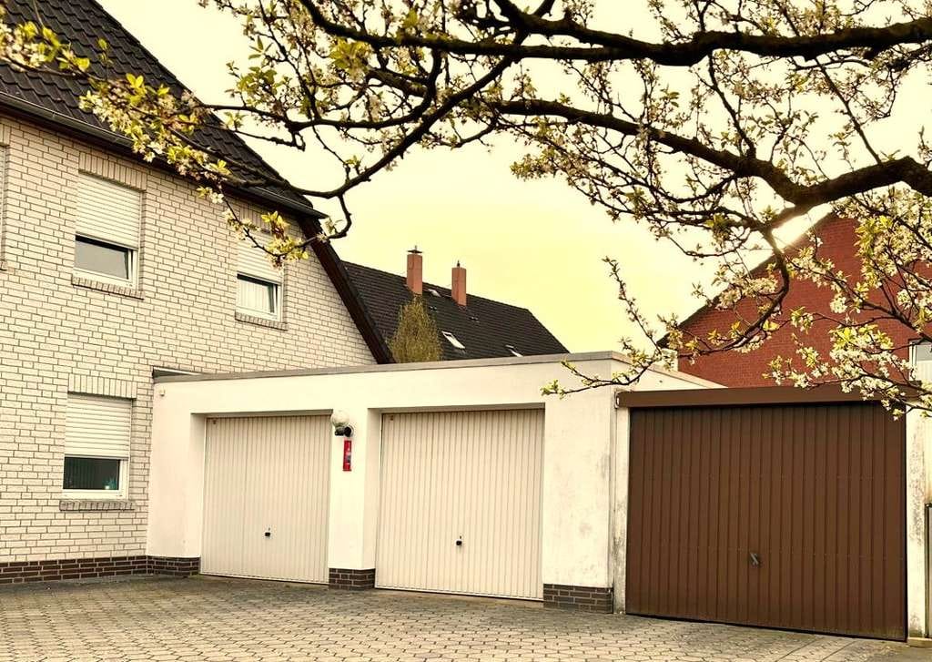Immobilie in Barnstorf - Mehrfamilienhaus mit 6 Zimmern, Sauna, 3 Garagen in Barnstorf (Twistringen, Diepholz) OHNE PROVISION - Bild 1