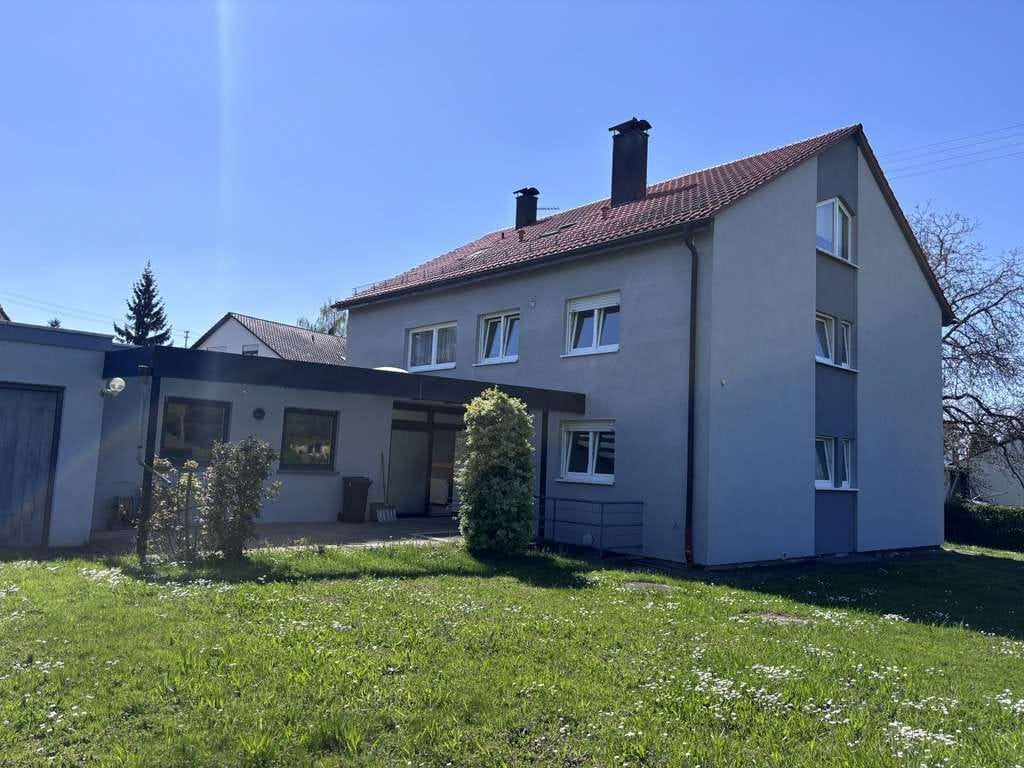 Immobilie in Sternenfels - Dreifamilienhaus für mehrere Generationen und viel Grundstück zu verkaufen! - Bild 0