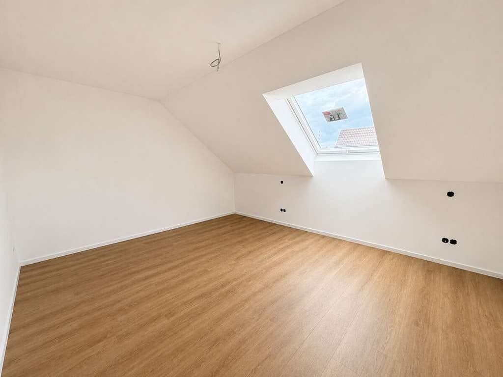 Immobilie in Großmehring - Hochwertig sanierte Dachgeschosswohnung – Erstbezug nach Sanierung - Bild 2