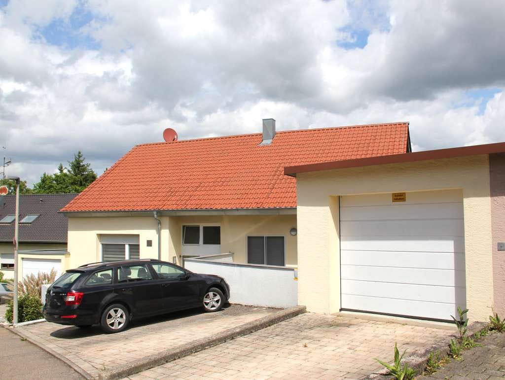 Immobilie in Erdmannhausen - Modernisiertes 3-Familienhaus/ Mehrgenerationenhaus in ruhiger Lage! - Bild 0
