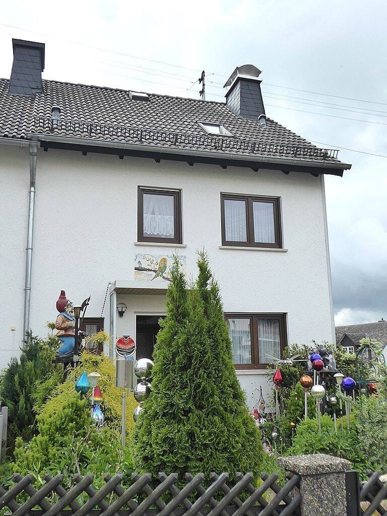 Immobilie in Schauenstein - Bezahlbares gepflegtes Reihenendhaus in ruhiger Lage von Schauenstein mit Garten und Garage - Bild 1