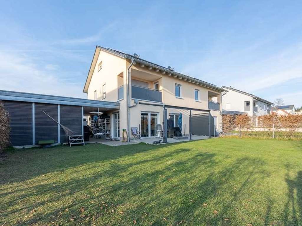 Immobilie in Buch - Familienfreundliche Doppelhaushälfte (Baujahr 2020) und Garten in ruhiger Lage von Buch - Bild 0