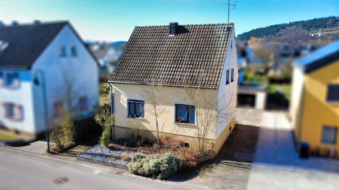 Immobilie in Schweich - Freistehendes Einfamilienhaus in guter Lage von Schweich-Issel - Bild 1