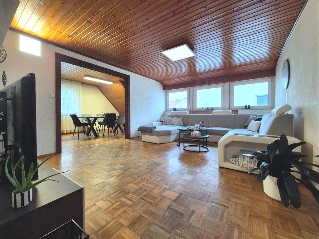 Immobilie in Denkendorf - Helle 3,5-Zi.-Dachgeschosswohnung mit viel Platz & Stellplatz in Denkendorf - Bild 2