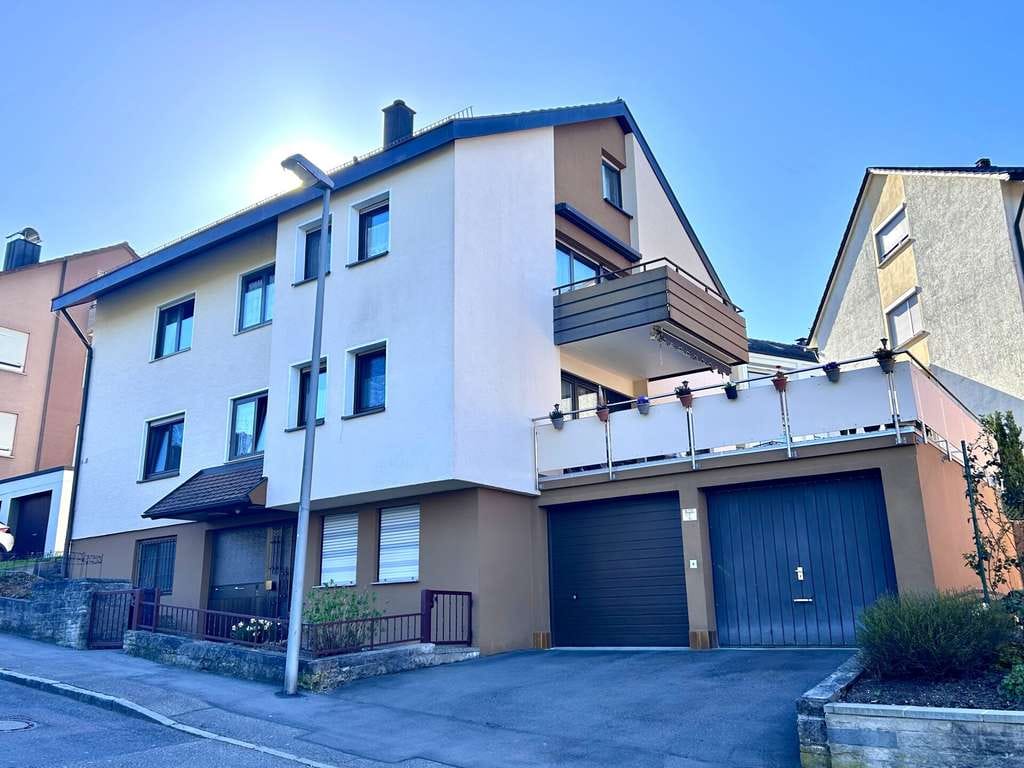 Immobilie in Altbach - Gepflegtes Zweifamilienhaus mit Garten, großer Terrasse und Doppelgarage - Bild 0
