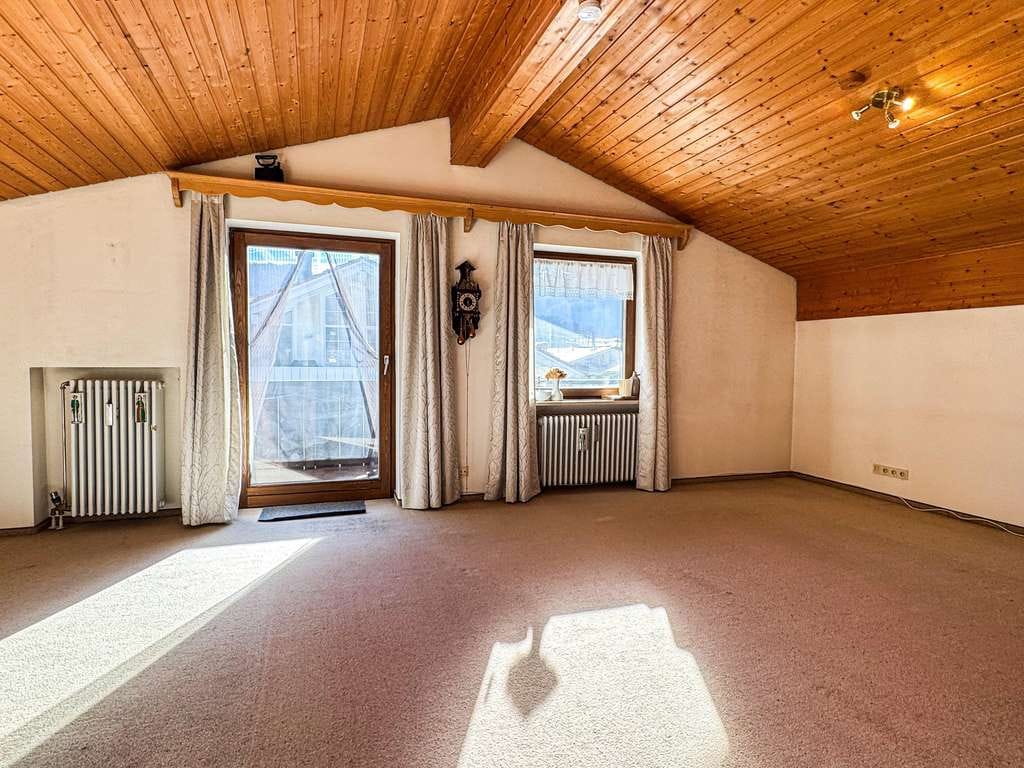 Immobilie in Unterwössen - Sofort bezugsfreie 3-Zimmer Dachgeschosswohnung mit Alpenblick in Unterwössen - Bild 1