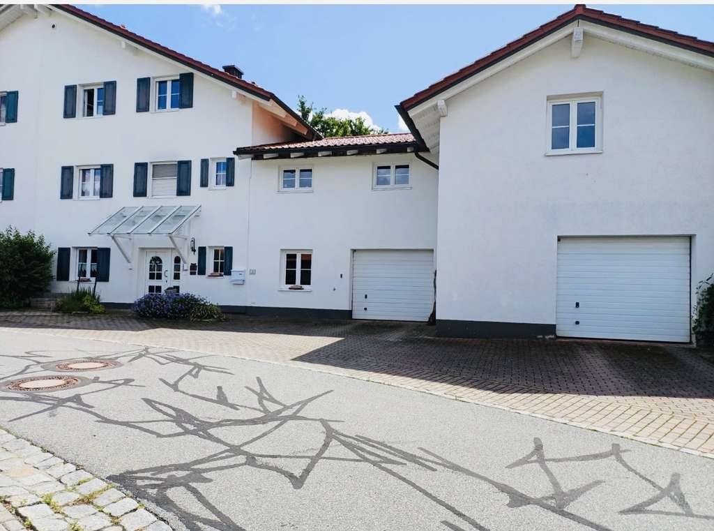 Immobilie in Bischofsmais - Gepflegtes Doppelhaushälfte mit 6 Zimmern in Bischofsmais - Bild 1