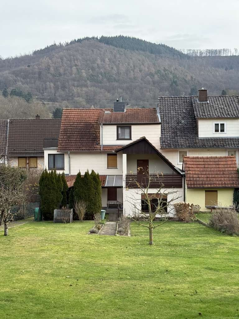 Immobilie in Witzenhausen - Frei! Gepflegtes 2-3 Parteienhaus mit Potential auf schönem Grundstück - Bild 2