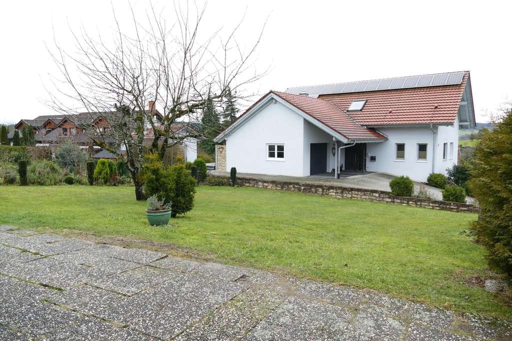Immobilie in Dettighofen - Zweifamilienhaus in Dettighofen - Ideal für Familien und Investoren - ca. 950 m² Grundstücksfläche!  - Bild 3