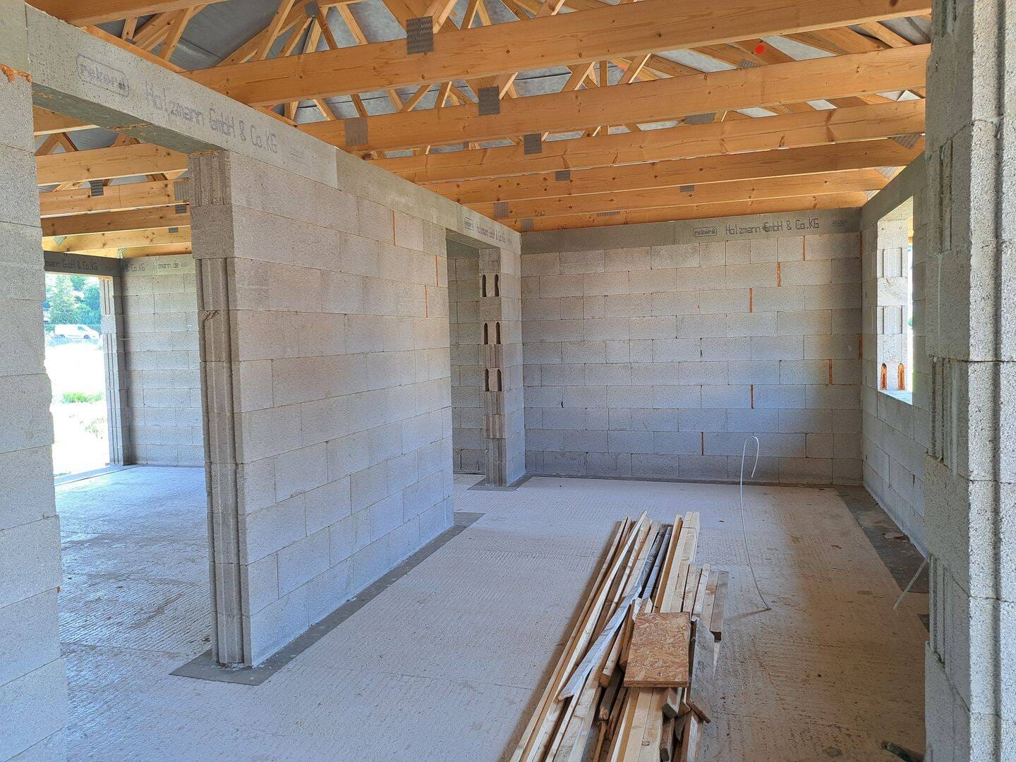 Immobilie in Wadern - Bungalow (Rohbau) mit Dach und Garage auf 8 ar Grundstück in Wadern-Büschfeld - ideal für Handwerker! - Bild 3