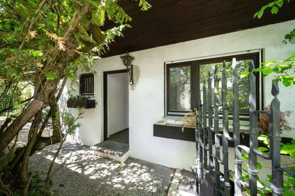 Immobilie in Oberhaching - Ruhig, hell, renoviert: individuelles Reihenmittelhaus mit Blick - Bild 1