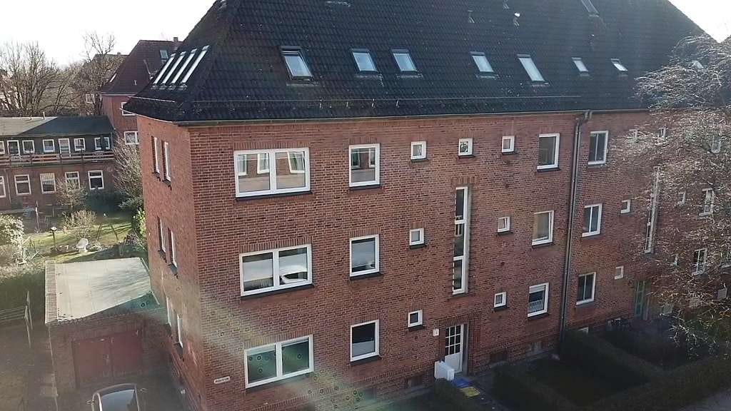 Immobilie in Rostock - solides Mehrfamilienhaus mit 8 WE, ca. 464 m² Grundstück und Garage - Bild 0