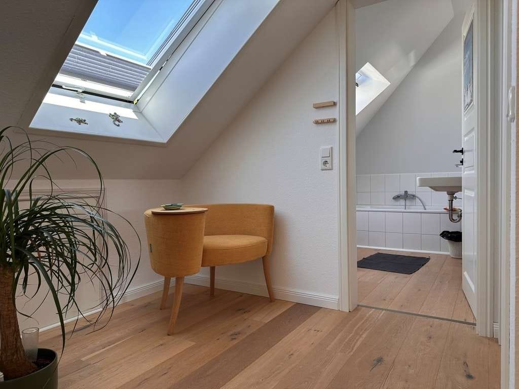 Immobilie in Glücksburg - +++ GLÜCKSBURG! - Einfamilienhaus mit sanierter Einliegerwohnung, Garage und Teilkeller in guter Wo - Bild 3