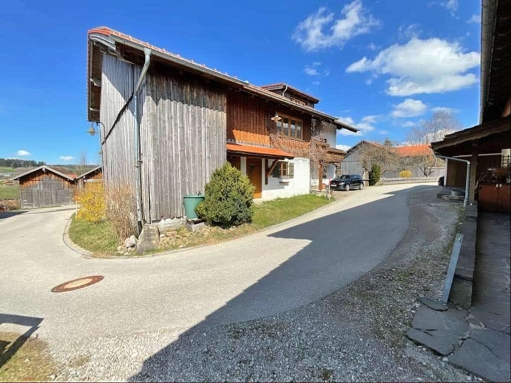 Immobilie in Pfronten - Charmantes ehemaliges Bauernhaus mit Potenzial - Bild 3