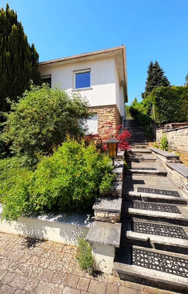Immobilie in Ober-Ramstadt - Natur & viel Platz: Freistehendes Zweifamilienhaus mit Garten in Ober-Ramstadt - Bild 3