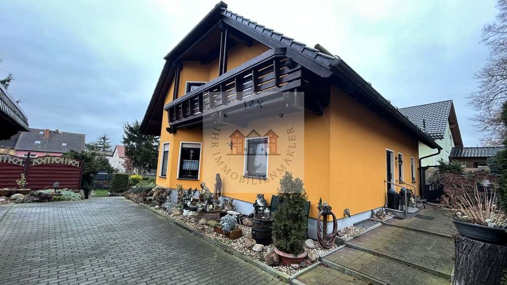 Immobilie in Goethestadt Bad Lauchstädt - Qualität statt Kompromisse! Freistehendes EFH  mit Wärmepumpe, Vollkeller, Balkon & Terrasse - Bild 0