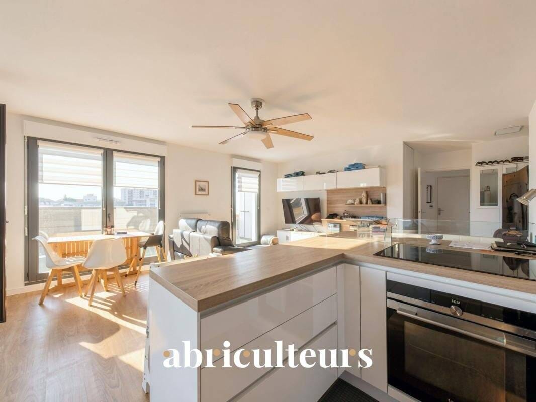 Immobilie in Weiherhammer - Wohnung mit 3 Zimmern, 72 m², Terrasse 41 m² in Colombes - Bild 1