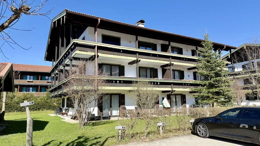 Immobilie in Inzell - Attraktive Ferienwohnung im Erdgeschoss in schönster Lage inmitten herrlicher Berglandschaft - Bild 1