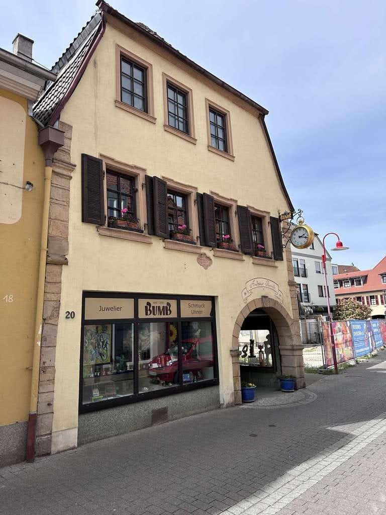 Immobilie in Edenkoben - Denkmalgeschütztes Wohn- und Geschäftshaus mit Charakter mitten in Edenkoben - Bild 0