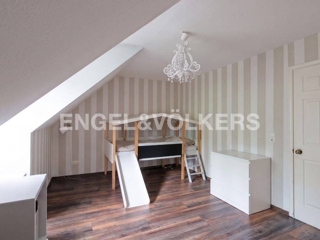 Immobilie in Waigolshausen - Außergewöhnliches Einfamilienhaus in kanadischer Bauweise - viel Platz für die ganze Familie - Bild 2