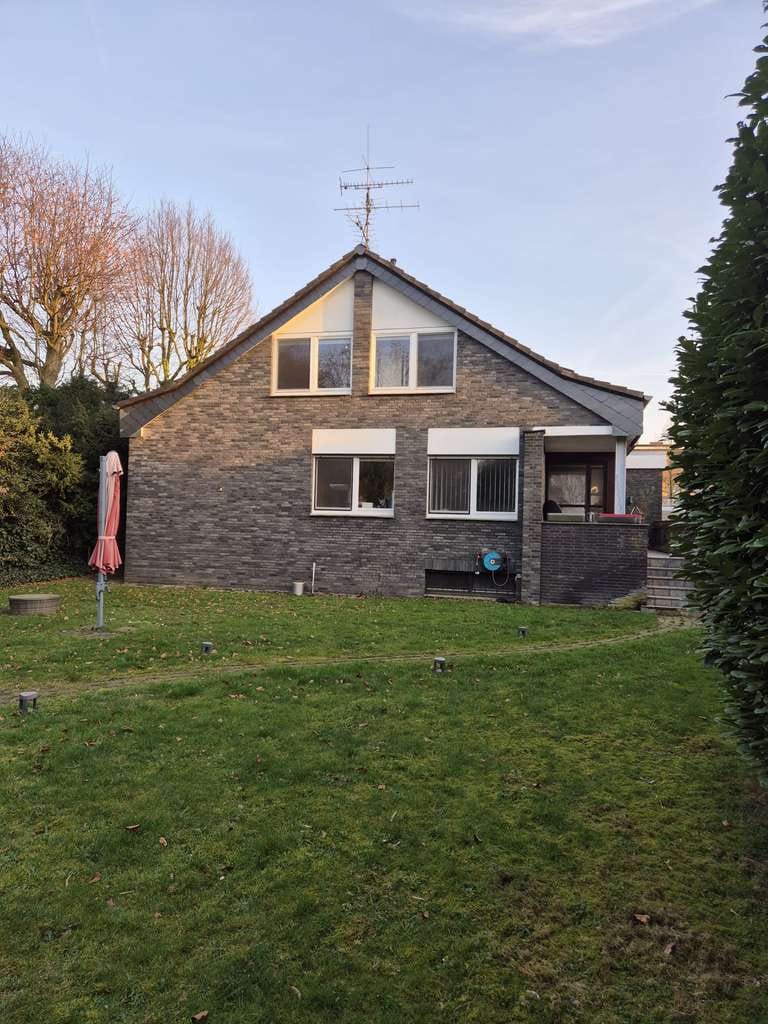 Immobilie in Dinslaken - Freistehendes Einfamilienhaus in Premiumlage mit Raum für Ihre Wohnideen in Dinslaken-Eppinghoven - Bild 1