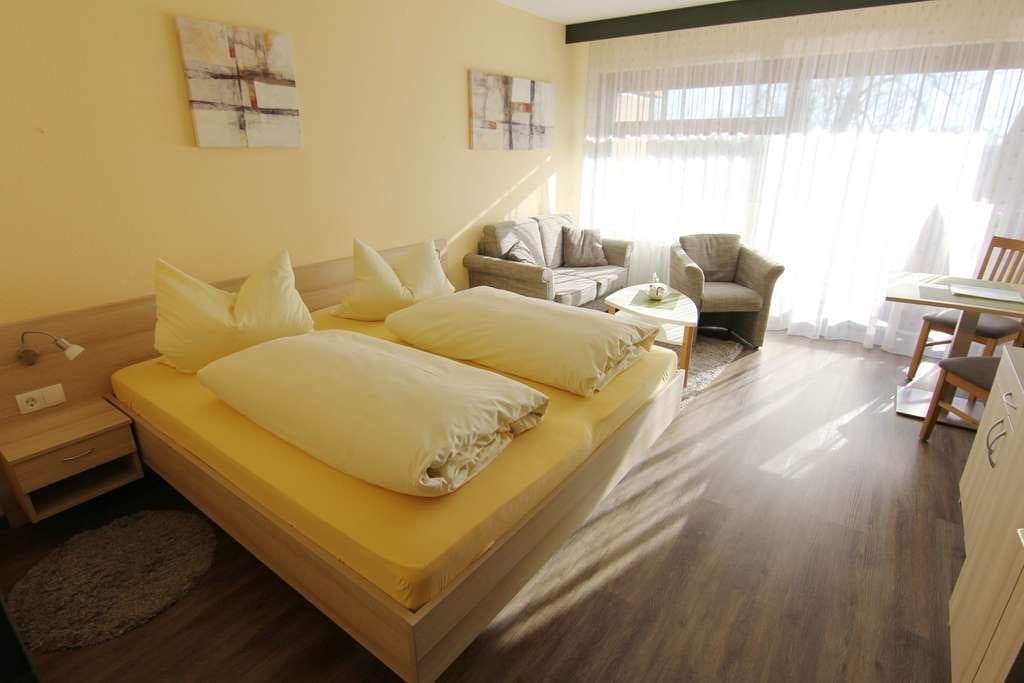 Immobilie in Bad Füssing - Stilvolles 1-Zimmer-Appartement im Haus Erlenhof – Ihr Rückzugsort in Bad Füssing! - Bild 1