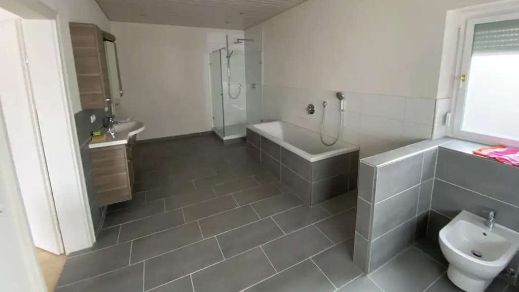 Immobilie in Kirchanschöring - PROVISIONSFREI: Traumhafte Villa mit einstöckigem Anbau in Bestlage von 83417 Kirchanschöring - Bild 1