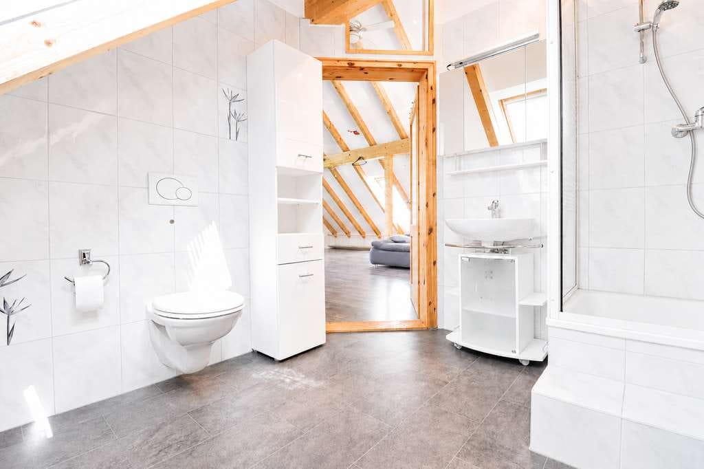Immobilie in Bruckberg - Charmante Dachgeschosswohnung mit besonderem Wohngefühl und Gartenanteil in Bruckberg - Bild 2