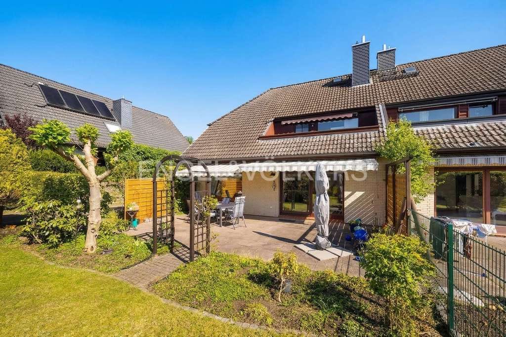 Immobilie in Großhansdorf - Großzügige Doppelhaushälfte für 1 oder 2 Parteien im schönen Großhansdorf - Bild 2