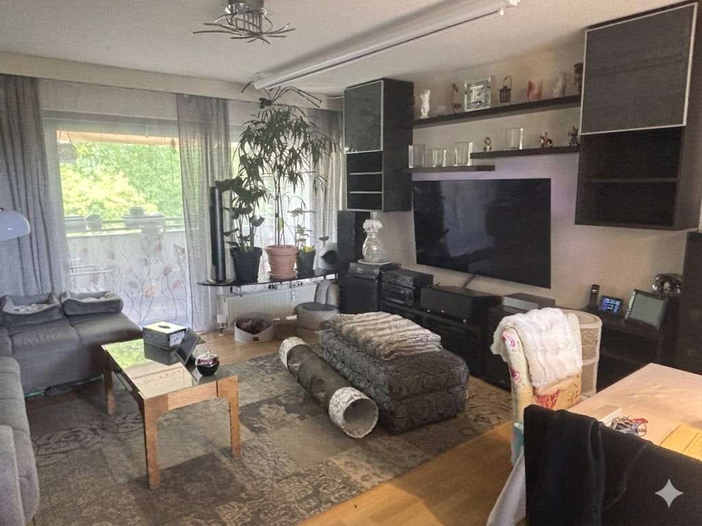 Immobilie in Wiesbaden - Gepflegte 3,5 Zimmer-Wohnung in Wiesbaden-Biebrich! - Bild 2
